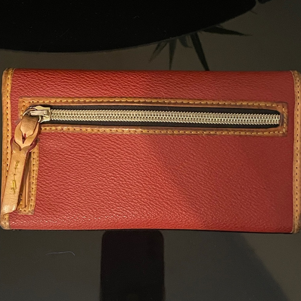 Dooney & Bourke - Picture 3 of 4